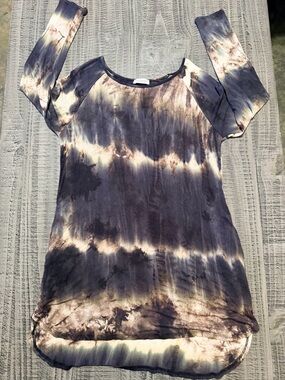 Women's Long Sleeve Tie-Dye Scoop Neck Top in Brown & Cream